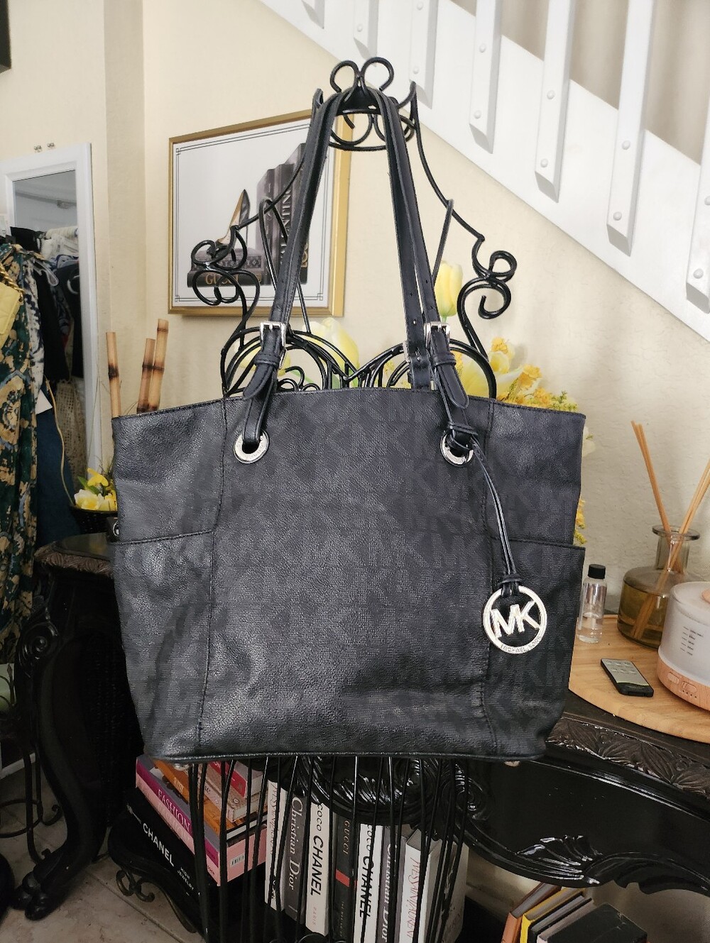 Michael Kors Jet Set Signature Logo Tote Bag
